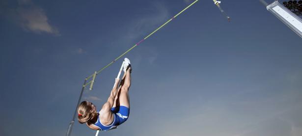 哈兰德连续二十场比赛得分超过刷新纪录，皇家马德里不断突破！赛场气氛高涨